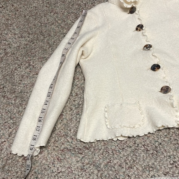 100% wool Cream Ruffled Button-Up cardigan - Picture 6 of 8